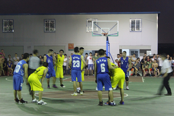 創(chuàng)之鴻籃球賽比賽現(xiàn)場(chǎng)